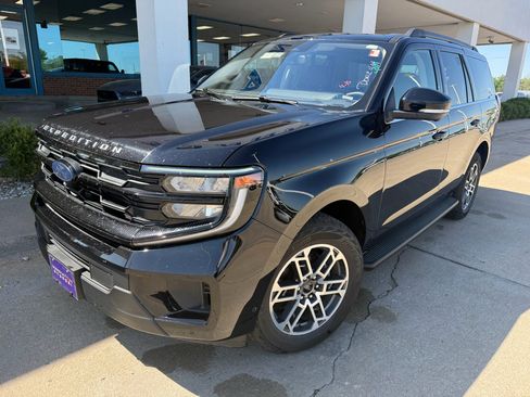 Used 2025 Ford Expedition Active image 2