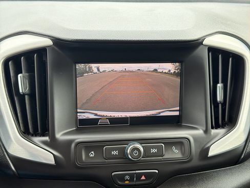 Used 2024 GMC Terrain SLE AWD/4WD image 9