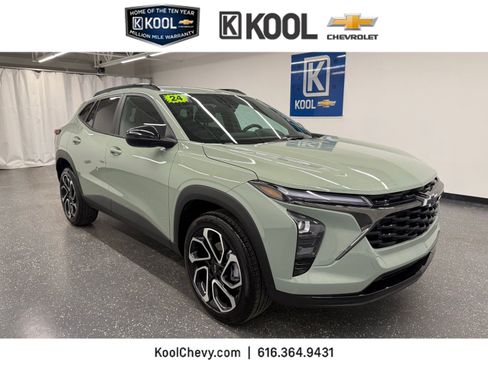 Used 2024 Chevrolet Trax RS w/ Driver Confidence Package image 1