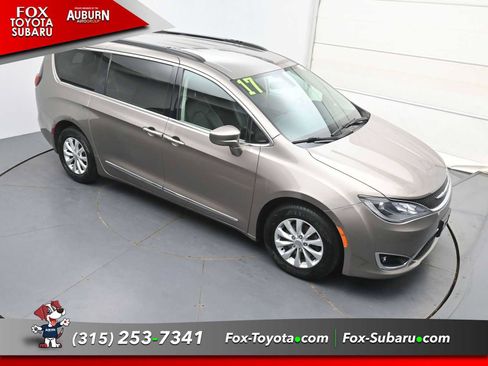 Used 2017 Chrysler Pacifica Touring-L FWD image 30