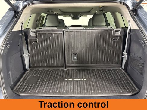 Used 2024 Toyota Highlander Platinum image 24