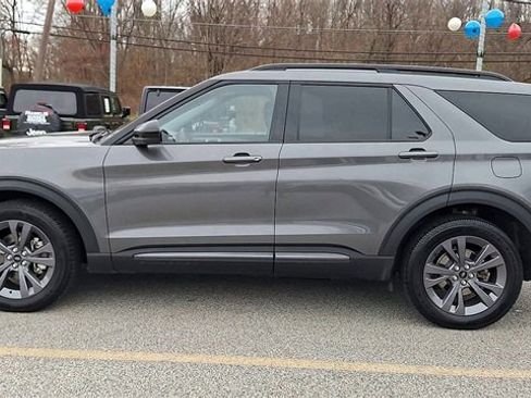 Used 2023 Ford Explorer XLT w/ Equipment Group 202A image 5