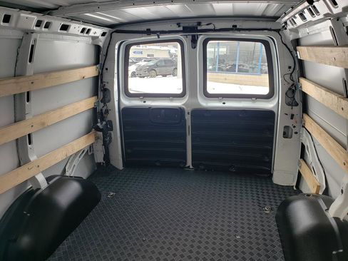 Used 2024 GMC Savana 2500 w/ Driver Convenience Package image 17