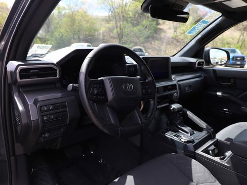 Used 2024 Toyota Tacoma SR5 AWD/4WD image 17