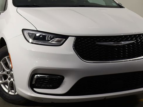 Used 2024 Chrysler Pacifica Touring-L image 44