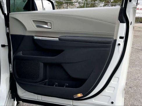 Used 2022 Toyota Sienna XLE image 22