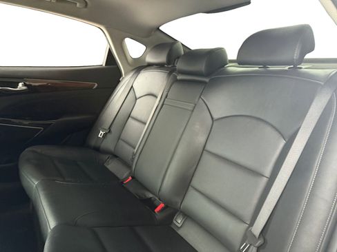 Used 2019 Kia Cadenza Premium image 11