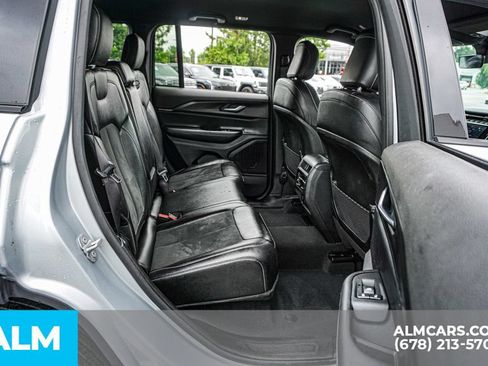 Used 2025 Jeep Grand Cherokee Altitude AWD/4WD image 21