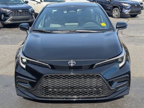 Used 2026 Toyota Corolla SE image 2