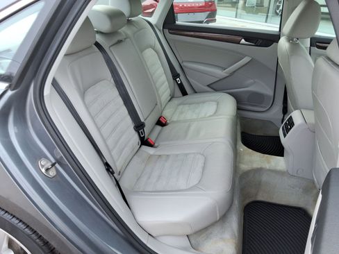 Used 2013 Volkswagen Passat TDI SEL Premium image 31