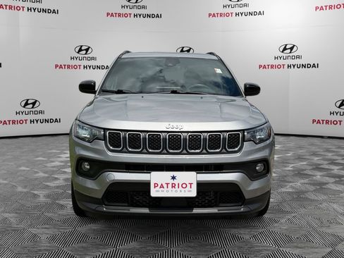 Used 2024 Jeep Compass Latitude AWD/4WD image 8