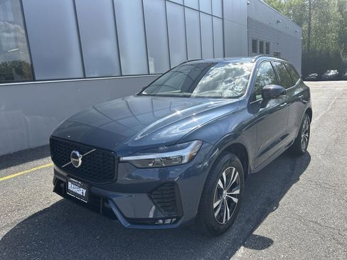 Certified 2024 Volvo XC60 B5 Core w/ Climate Package AWD/4WD image 4