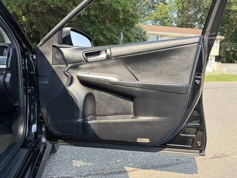 Used 2014 Toyota Camry SE FWD image 12