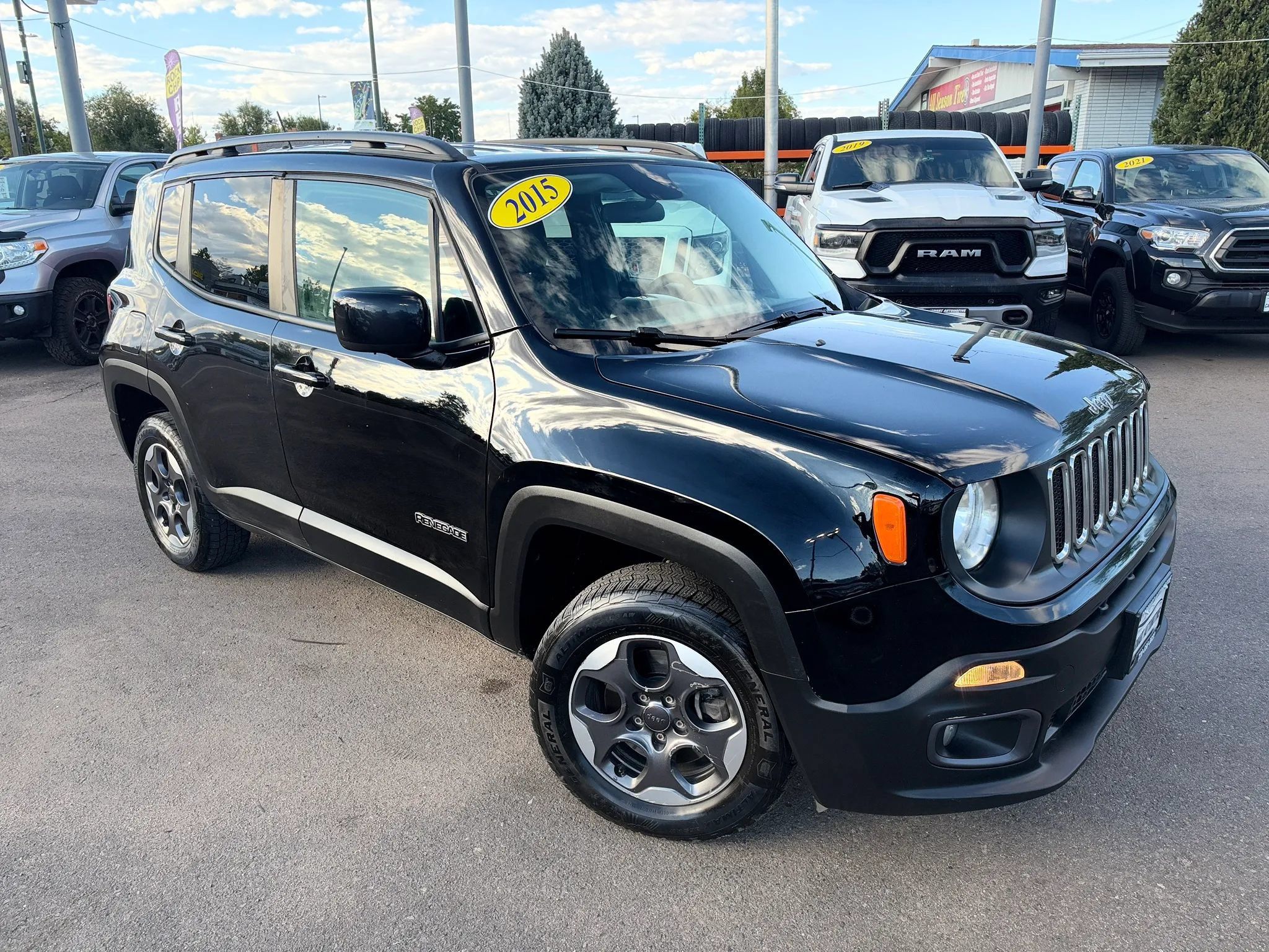 Used 2015 Jeep Renegade Latitude w/ Cold Weather Group II AWD/4WD image 3