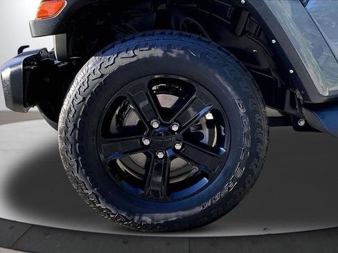 Certified 2022 Jeep Wrangler Unlimited Sahara AWD/4WD image 32