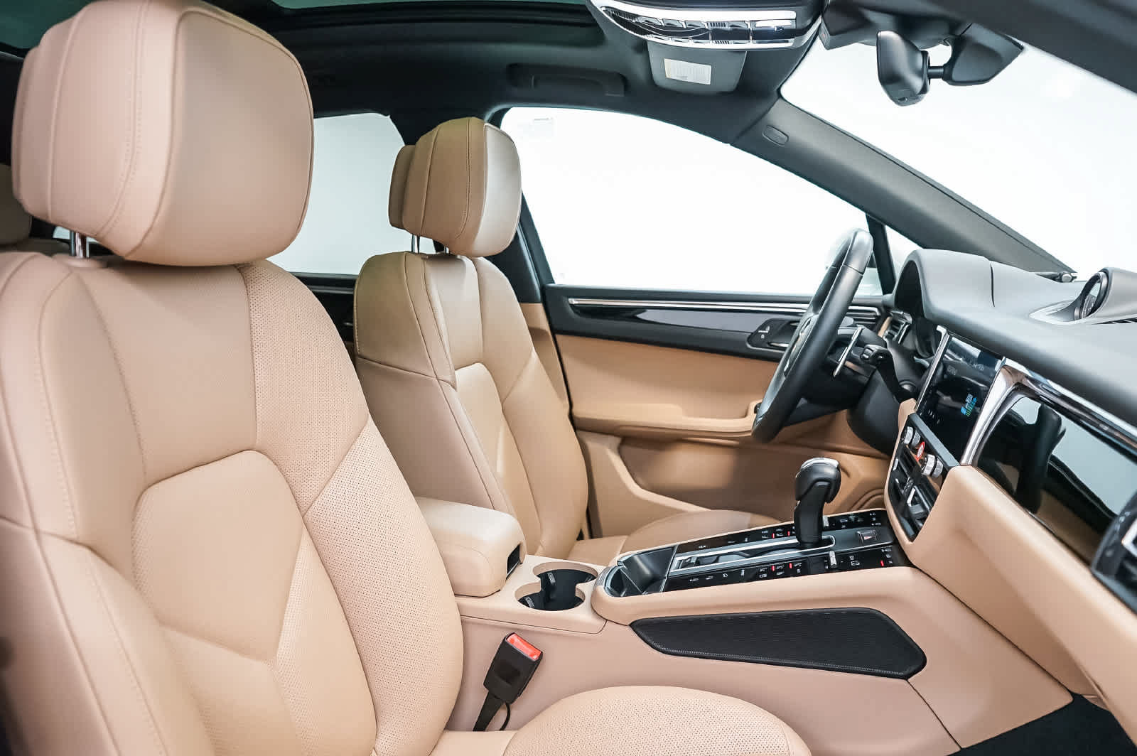 Certified 2026 Porsche Macan S AWD/4WD image 18
