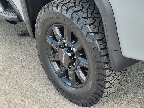 Used 2024 GMC Sierra 2500 AT4 w/ AT4 Premium Plus Package AWD/4WD image 7