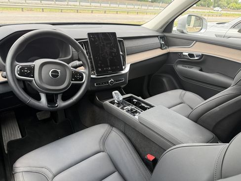 Used 2025 Volvo XC90 B6 Plus AWD/4WD image 5