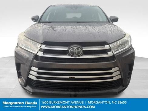 Used 2017 Toyota Highlander LE AWD/4WD image 2