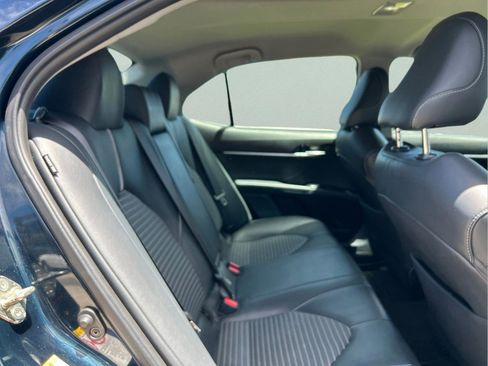 Used 2019 Toyota Camry SE FWD image 11