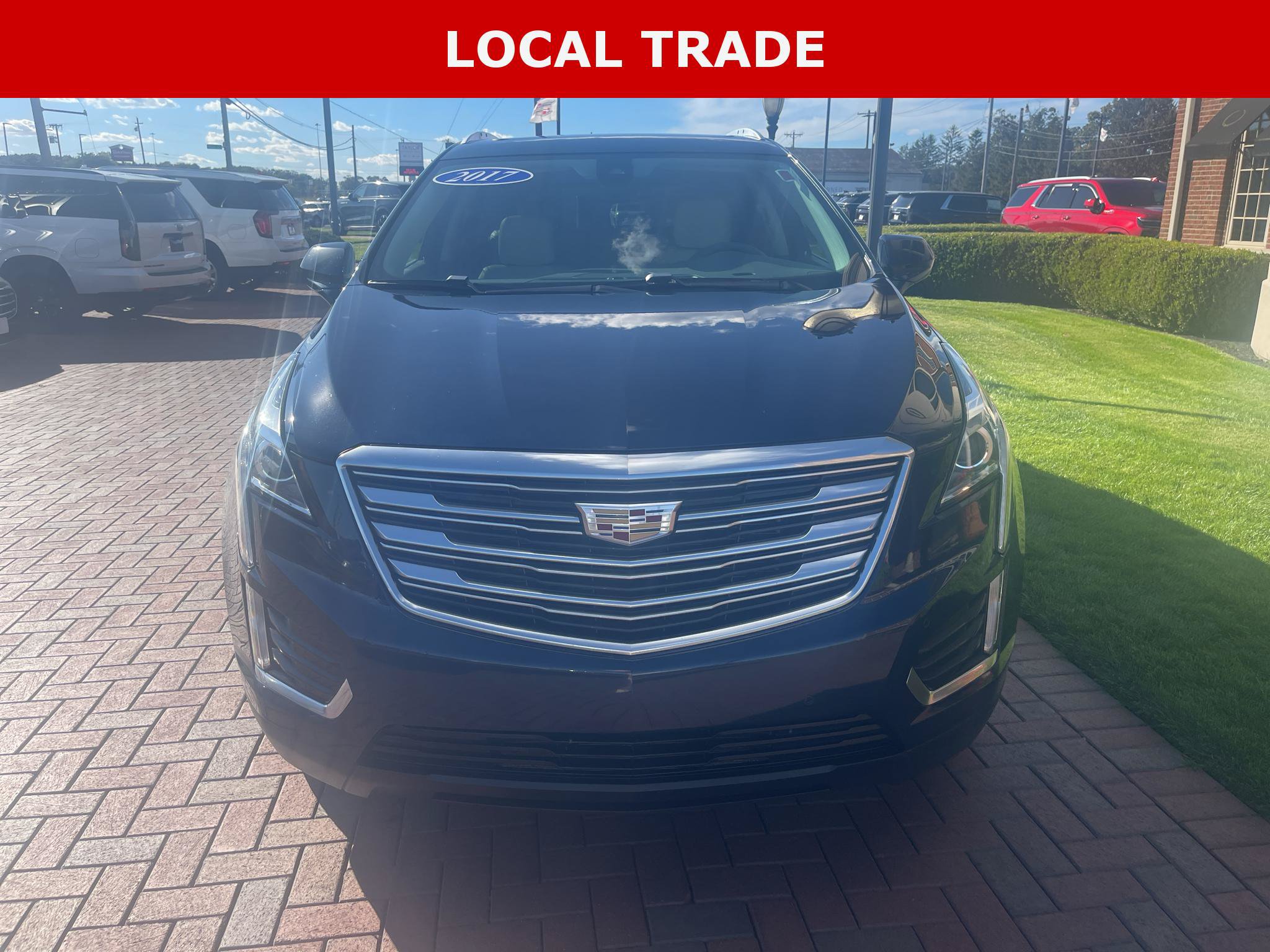 Used 2017 Cadillac XT5 Luxury w/ Driver Awareness Package AWD/4WD image 3