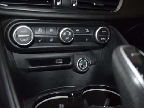 Used 2022 Alfa Romeo Giulia Veloce image 26