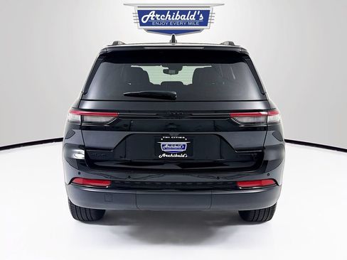 Used 2024 Jeep Grand Cherokee Limited w/ Black Appearance Package AWD/4WD image 7