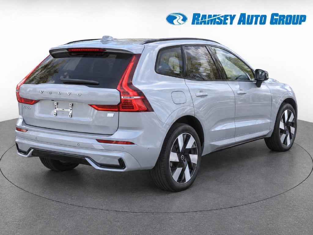 Used 2024 Volvo XC60 T8 Plus w/ Protection Package Premier AWD/4WD image 4