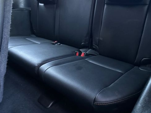 Used 2019 Toyota Highlander XLE AWD/4WD image 16