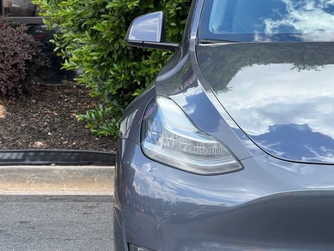 Used 2022 Tesla Model Y Long Range AWD/4WD image 4