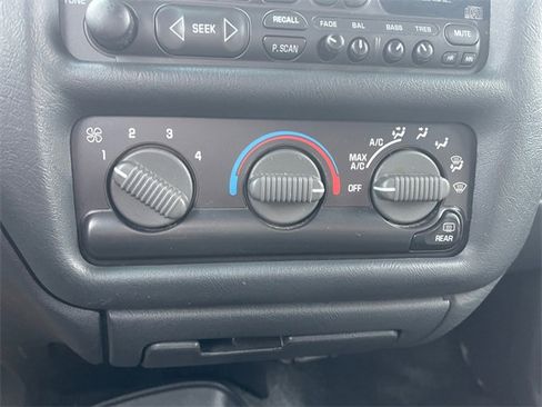 Used 2002 Chevrolet Blazer LS w/ Preferred Equipment Group image 21