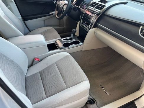 Used 2012 Toyota Camry LE FWD image 6