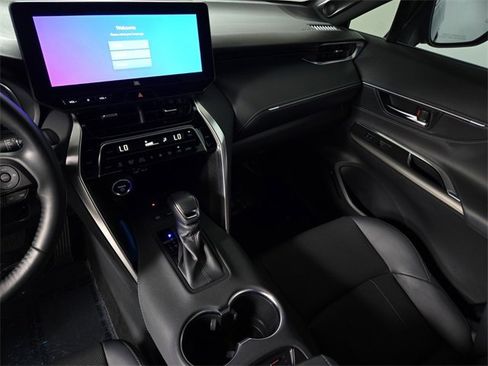 Used 2024 Toyota Venza Limited image 17