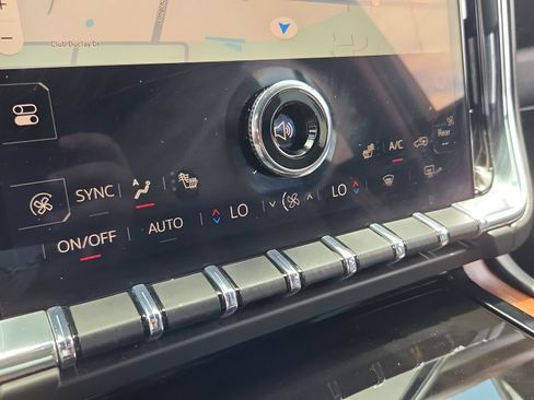 Used 2025 GMC Yukon Denali RWD image 20