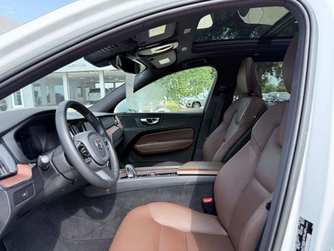 Used 2023 Volvo XC60 B5 Plus AWD/4WD image 13