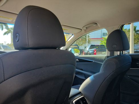 Used 2019 Kia Sorento LX image 14