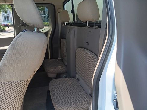 Used 2015 Nissan Frontier SV RWD image 17