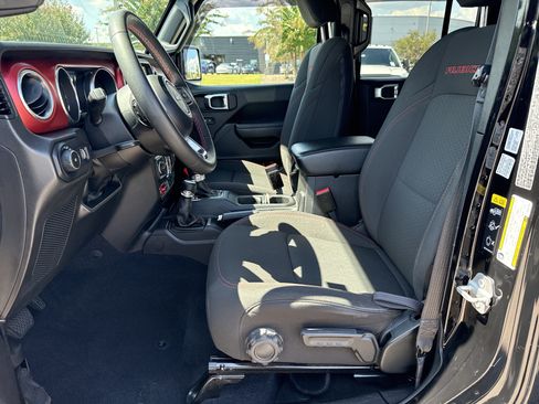 Used 2023 Jeep Wrangler Unlimited Rubicon AWD/4WD image 9
