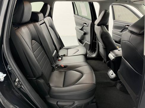 Used 2024 Toyota Highlander XLE image 13