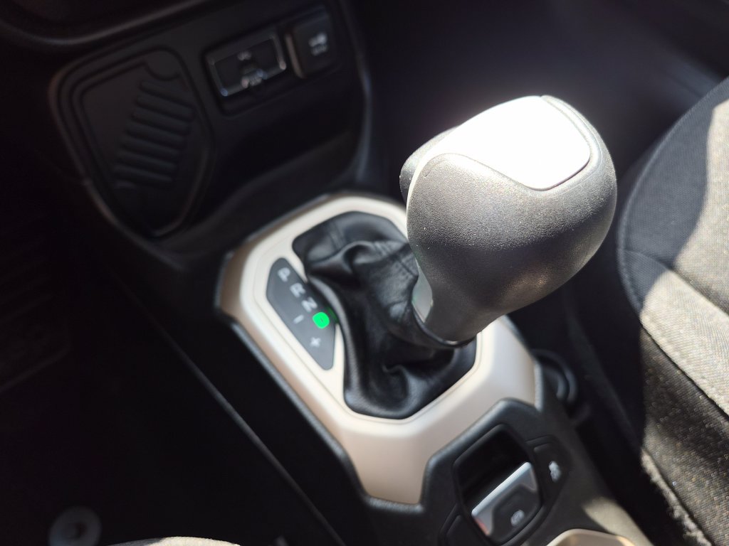 Used 2016 Jeep Renegade Sport w/ Power & Air Group FWD image 23