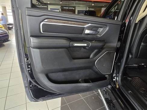 Used 2019 RAM 1500 Laramie AWD/4WD image 10