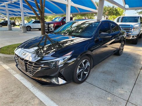 Used 2022 Hyundai Elantra Limited FWD image 3