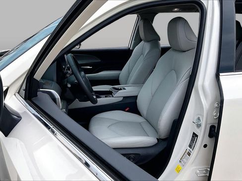 Used 2024 Toyota Grand Highlander FWD image 8