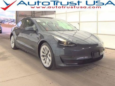 Used 2022 Tesla Model 3 Standard Range image 1