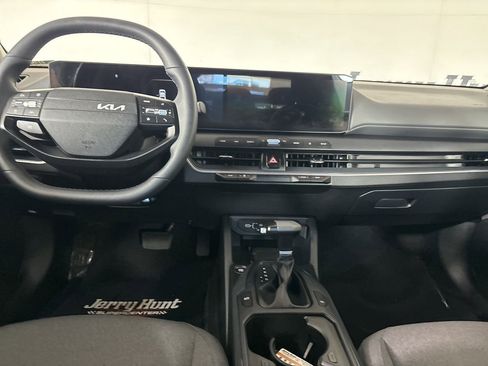 Used 2025 Kia K4 EX image 21