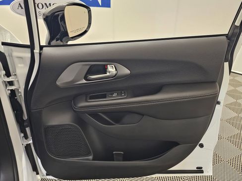 New 2026 Chrysler Pacifica Select FWD image 27