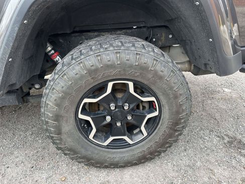 Used 2021 Jeep Gladiator Rubicon AWD/4WD image 9