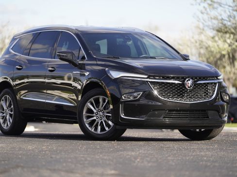 Used 2024 Buick Enclave Avenir w/ Avenir Technology Package image 2