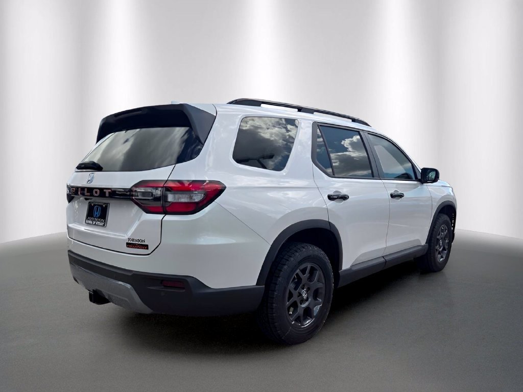 New 2026 Honda Pilot TrailSport image 3