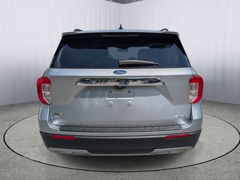 Used 2022 Ford Explorer XLT w/ Equipment Group 202A AWD/4WD image 4